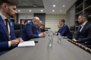 Konsultacije u sedištvu SNS: Đurić razgovarao sa predstavnicima Putinove Jedinstvene Rusije