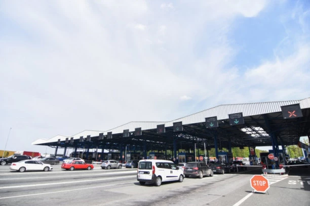Vraćeno 780 srpskih turista: Grci iz minuta u minut menjaju pravila, niko ne zna šta se dešava