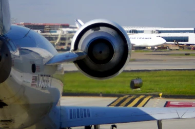 U Dubaiju se srušio avion, 4 osobe poginule!