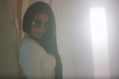 Dijana Janković se danas hvali luksuzom i živi u Americi, a internetom kruži snimak njenog prvog nastupa u Vrnjačkoj banji!