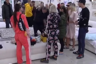 Sve zbog novca: Lepi Mića doživeo nervni slom i napao zadrugare!