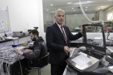 PRVA SRPSKA FABRIKA LED SIJALICA "WEISS LIGHT" POSTALA REGIONALNI LIDER: Više svetla za 10 puta manje novca