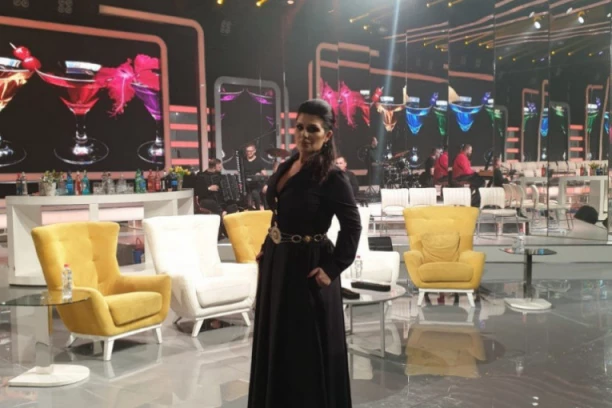 TRAGEDIJA SAMLELA NAŠU PEVAČICU: Iz porodičnog doma osvanule TUŽNE VESTI, objavljeno potresno pismo!