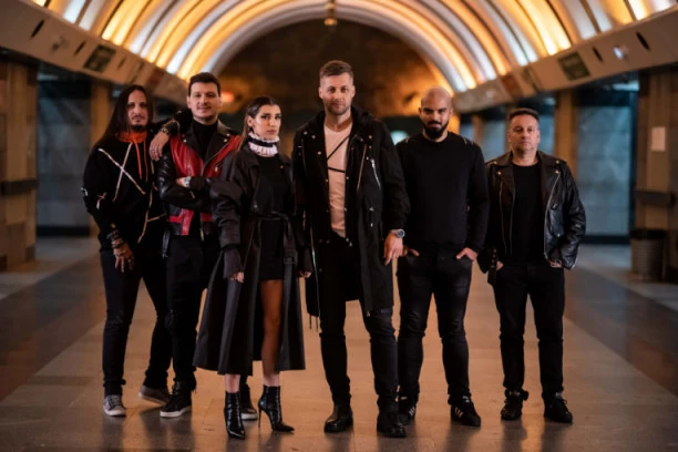 NAJVEĆI HIT LEKSINGTON BENDA KRIJE TAJNU: Bio je namenjen popularnoj pevačici, a onda je postao njihova LIČNA KARTA!