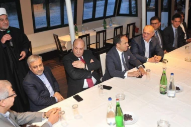 (FOTO) Vesić na tradicionalnoj večeri povodom Ramazana