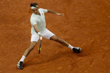 (VIDEO) Federer osvojio SPEKTAKULARAN poen i podsetio na najbolje dane!
