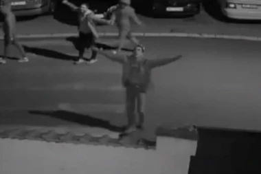 (VIDEO) Supruga bivšeg fudbalera zamalo naletela na vandale: Pogledajte ekskluzivni snimak napada huligana na kuću Ilieva!