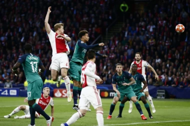 (FOTO) Prvo pravilo sportskog novinarstva: Ne piši tekst dok postoji najmanja luda šansa za preokret!