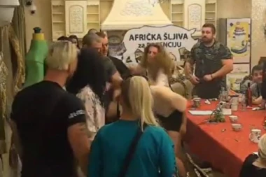(VIDEO) Žene napravile haos: Žestoka tuča u Parovima, voditeljka urlala!