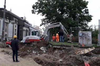 Vesić otkrio Bastaćev pakleni plan - sve će učiniti da radovi na Trgu ne budu završeni!