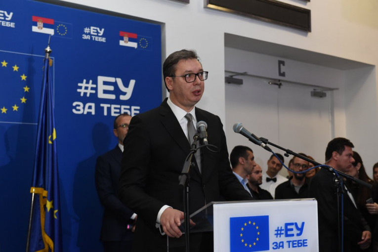 Predsednik Vučić na svečanosti povodom dana Evrope: Tražimo da nas EU poštuje onoliko koliko mi poštujemo EU