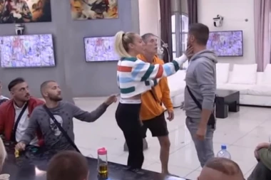 (VIDEO) Necenzurisani snimak sukoba: Marko skočio da tuče i bije Lepog Miću, Luna umalo da strada!