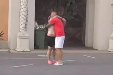 Matora briznula u plač zbog ovog muškarca: Nije htela da ga pusti!