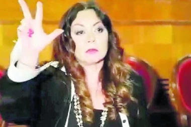 ODGOVOR KSENIJE VUČIĆ NA PROVOKACIJU: Tri prsta za Ramu