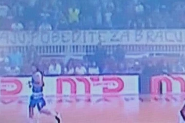 Navijači Novog Pazara istakli sramotan transparent na utakmici sa Partizanom!