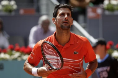 KAO U VESTERN FILMOVIMA: Đoković na poternici