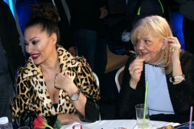 MARINA MOLI CECU DA OPROSTI UVREDE! Šokirana Laćinim ispadom na Tviteru, POKUŠAVA DA IZGLADI ODNOS!