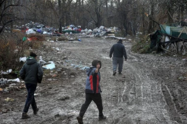 Romi iz Obrenovca dobili humanitarnu pomoć: Mi smo već nekoliko puta pomagali romskim naseljima, i nastavićemo to da radimo