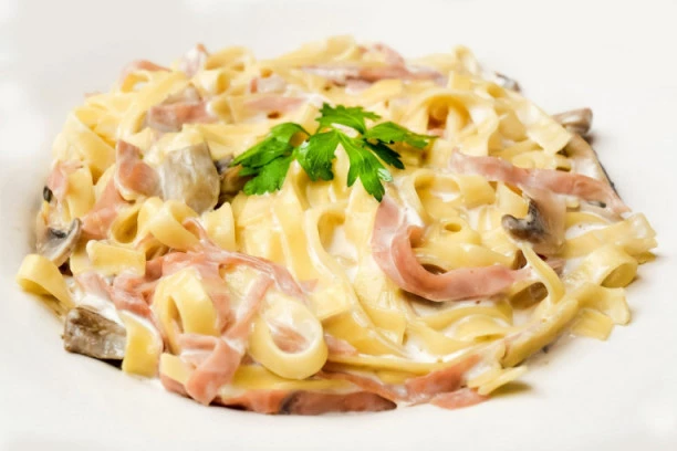 TRIKOLORE PASTA SALATA: Dopustite da vas oduševe ukusi Italije!