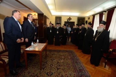 Još smo jači i ohrabreniji: Selaković o razgovoru Vučića sa vladikama SPC