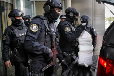 Ogromna zaplena u Peruu: Zaustavili kombi, a u njemu TONA KOKAINA koja pripada Srbinu