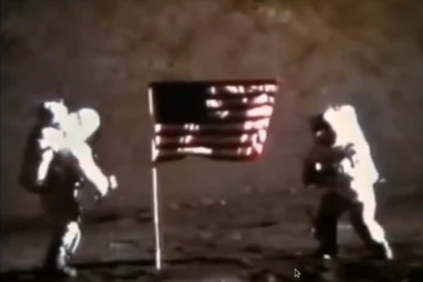 (VIDEO) Šokantan snimak kruži internetom: Da li je ovo definitivni dokaz da je sletanje na mesec lažirano?!