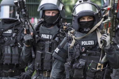 Berlinska policija uhapsila 13 izveštača sa demonstracija protiv izgradnje puta
