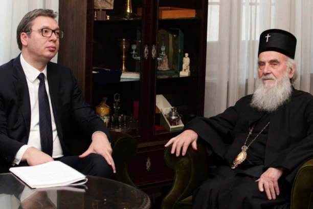PATRIJARH IRINEJ: Osam godina slušam kako Vučić "sprema izdaju" Kosova!