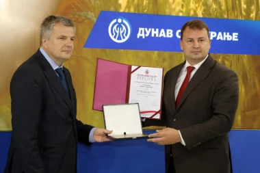 Plaketa na Poljoprivrednom sajmu za Dunav osiguranje