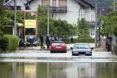 Jezive slike iz BiH i Hrvatske: Nevreme odnelo jedan život, za nestalim dečakom se i dalje traga