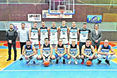 TROJICU KOŠARKAŠA ZAVELA ISTA ŽENA!