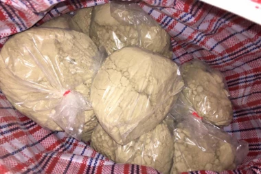 Laboratorija, kokain, heroin i evri! Srpska policija uhapsila 7 dilera u Beogradu, "kurir" raznosio drogu po belom svetu