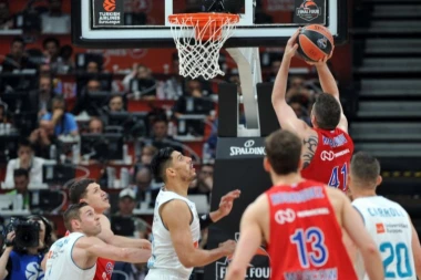 SRPSKI CENTAR U VELIKOM STILU! Armejci bolji od Atinjana, sjajni Nedović nije bio dovoljan za pobedu!