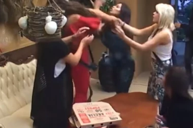 (VIDEO) Žestoki okršaj zbog Tomovića: Stanija udarila Noru!