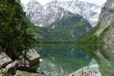 Ovo jezero krije jedinstveni prirodni fenomen za koji mnogi ne znaju!