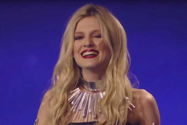 (FOTO) OD NJE SE TAKO NEŠTO NIJE OČEKIVALO: Skinula se Nevena Božović i pokazala izvajano telo!