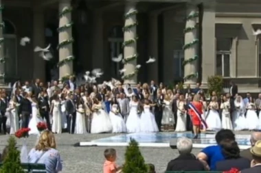 Sto ljudi izgovorilo sudbonosno "da", gradonačelnik im poručio da čuvaju tradiciju