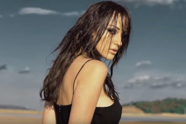 PRIPREMITE SE ZA SPEKTAKL: Neodoljiva Aleksandra Prijović ove srede priprema neviđenu žurku!