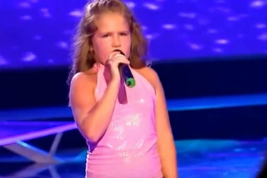 Kakva transformacija za pet godina: Devojčica iz Pinkovih zvezdica izrasla u pravu divu!