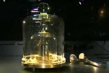 (VIDEO) Jedan kilogram od sutra malo teži, ali šta to znači u praksi?