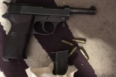 Hapšenje zbog oružja: Policija pronašla pištolje, prigušivače i gomilu municije!