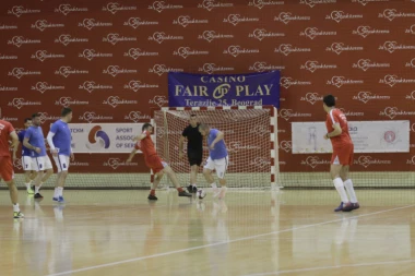 TAKMIČENJE U ŠTARK ARENI UŠLO U ZAVRŠNICU: GSP i Tanjug jure trofej Fair Play Zlatnog kupa!