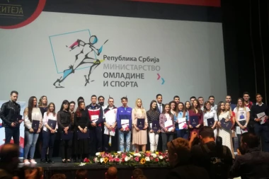 Udovičić uručio stipendije talentima i sportistima u Beogradu!