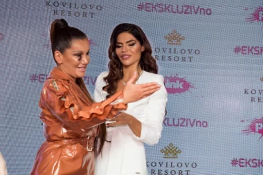 Blamčina: Srpskoj pevačici ispala trepavica dok se zahvaljivala publici, a onda je pukla još veća bruka!