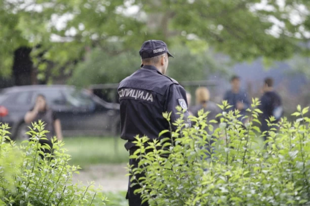 UMRLI SU U NAJGORIM MUKAMA! Muž i žena pronađeni mrtvi u stanu na Novom Beogradu, komšije očajne: "Tela su neprepoznatljiva!"