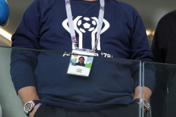 BOLI GLAVA OD CIFRE: Pordat čuveni Maradonin dres, cena prava sitnica!