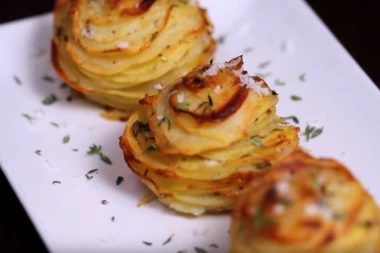 (VIDEO) Krompir na sasvim drugačiji način: Treba vam kalup za mafine i parmezan!