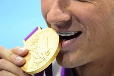 Vučić predvideo! Ko ima zlato, ima moć! Britanci u panici zbog ruskih poluga