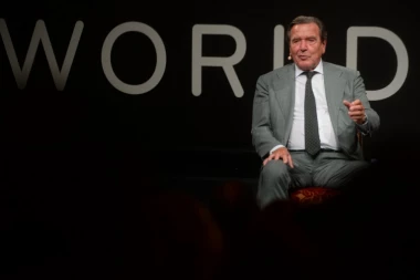 GERHARD ŠREDER OPLJAČKAN USRED BUNDESTAGA! Ostao bez vrednih umetničkih dela!