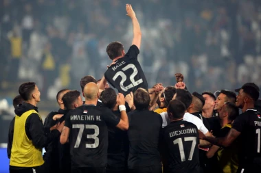 LEGENDE PARTIZANA SE PRONAŠLE U ATINI! Grčki skup OKORELIH grobara!(FOTO)